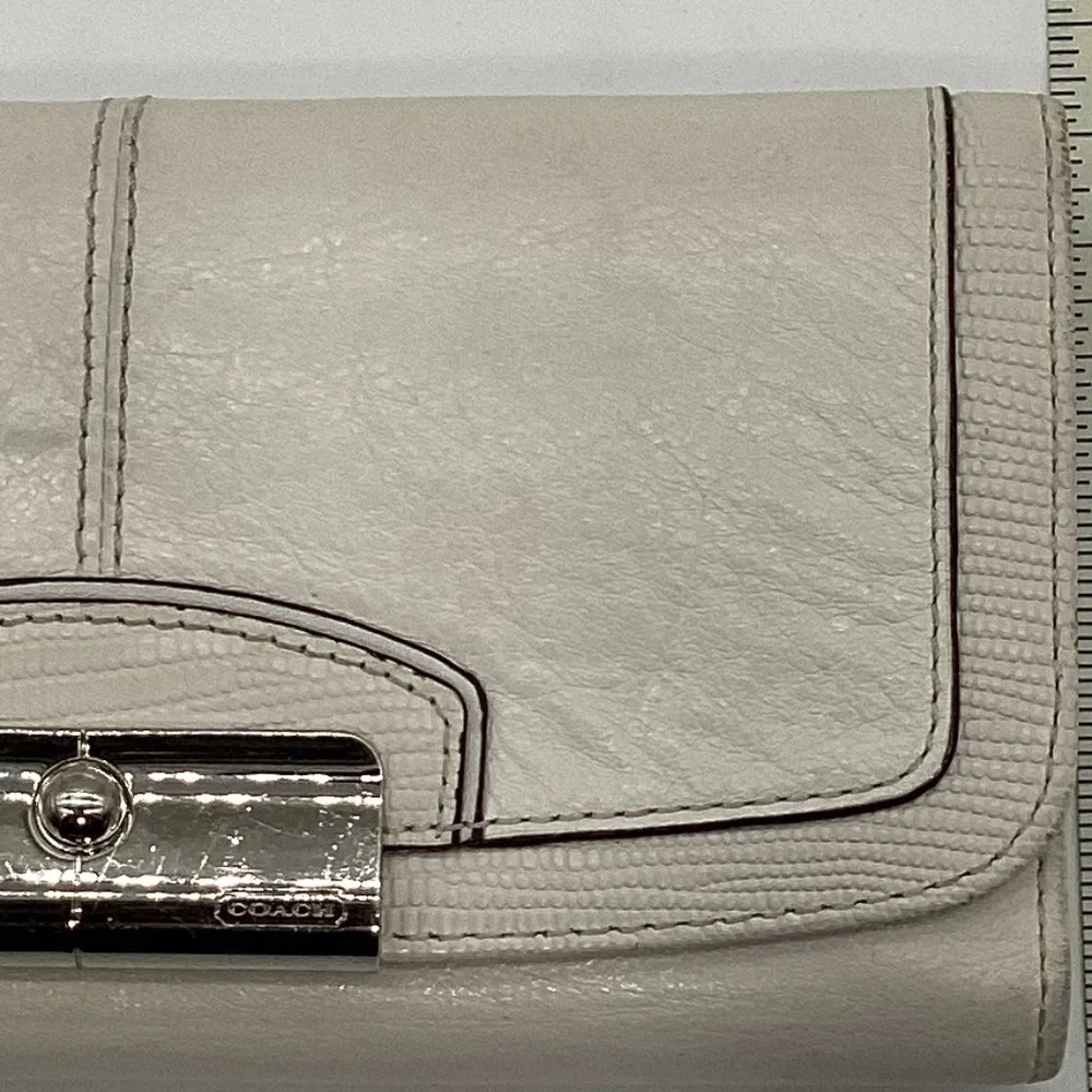 2003. Coach Trifold Large Wallet Cream VGUC